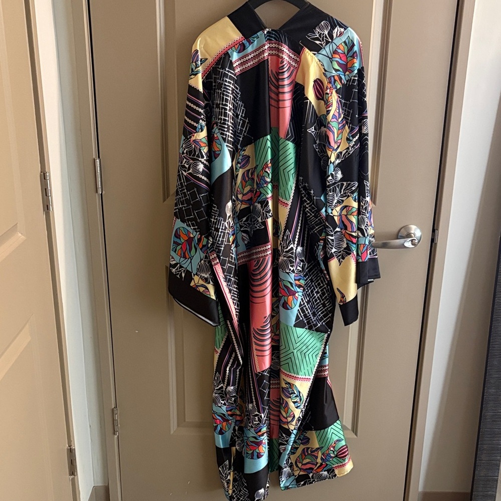 Colorful Geometric Kimono Robe - Picture 2 of 3